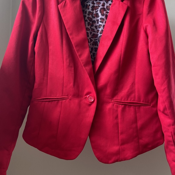 Red fitted women’s blazer - Picture 3 of 8